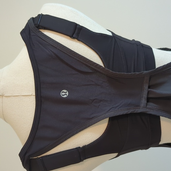 Lululemon size 6 black tank top with built-in sports bra adjustable straps - Picture 5 of 9